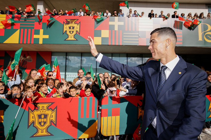 Bồ Đào Nha lên đường tới Qatar: Ronaldo vẫn cực rạng rỡ, quyết vô địch World Cup - 2