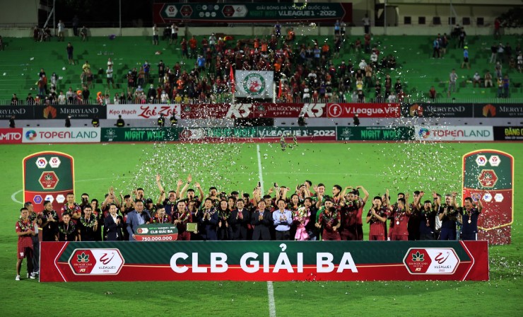 CLB Bình Định ăn mừng giải 3 V-League 2022