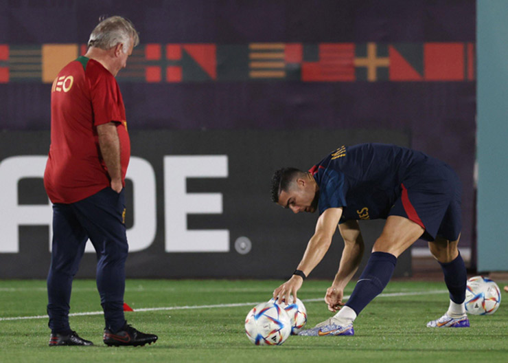 Ronaldo tái xuất sát World Cup, báo Anh tin đến Napoli kèm điều kiện này - 2