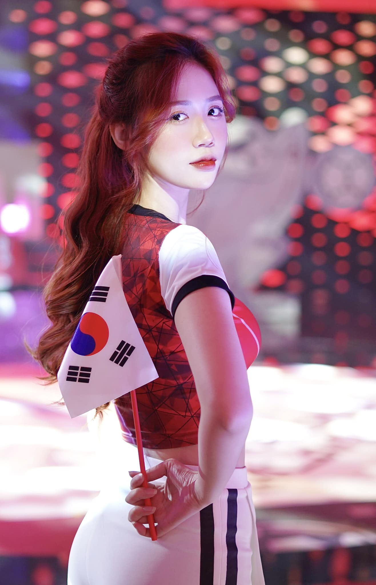 Người đẹp đại diện cổ vũ cho đội tuyển Hàn Quốc