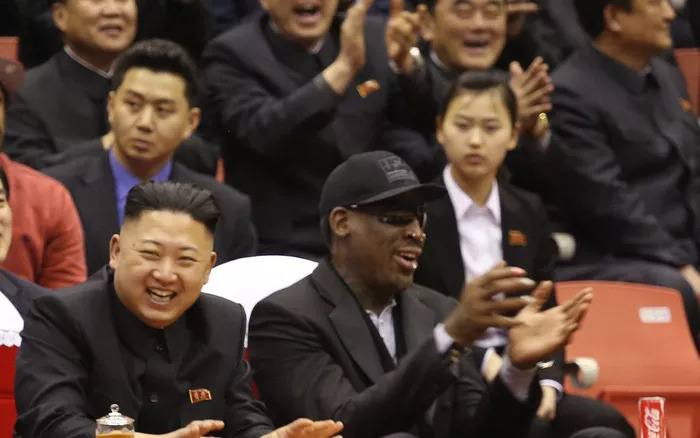 Nhà lãnh đạo Triều Tiên và cựu sao bóng rổ Dennis Rodman (ảnh: Yonhap)