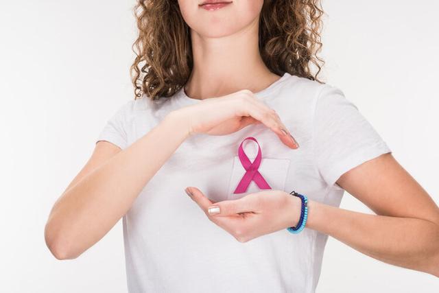 Hai mẹ con cùng được chuẩn đoán mắc ung thư vú, những sự thật cần biết về căn bệnh này - 2