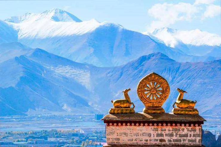 1. Vì địa trí địa lý đặc biệt, Trung Quốc có nhiều nơi cao nhất thế giới, trong đó nổi bật nhất phải kể tới Tây Tạng. Tây Tạng được mệnh danh là “vùng đất thanh tịnh”, nơi nhiều người tìm tới để thanh lọc tâm hồn.
