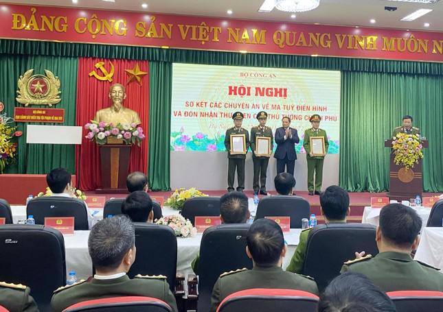 Thủ tướng Phạm Minh Chính trao thư khen cho các đơn vị có thành tích đặc biệt xuất sắc trong đấu tranh chống tội phạm ma tuý