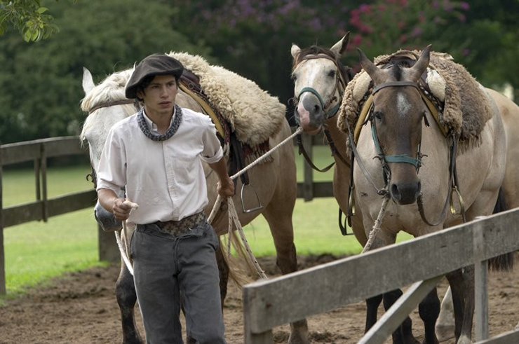 Học cưỡi ngựa: Học cưỡi ngựa là một cách để hòa mình vào văn hóa bản địa và là một trong những điều thú vị để làm ở Argentina. Bạn như được về với thiên nhiên với bộ quần áo và đôi ủng lấm lem bùn đất do giẫm đạp quanh đồng bằng ở Estancia El Ombu de Areco.
