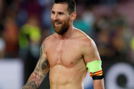 Dù là "gã lùn sân cỏ" nhưng Messi vẫn gây chú ý nhờ sở hữu body cơ bắp như nam thần