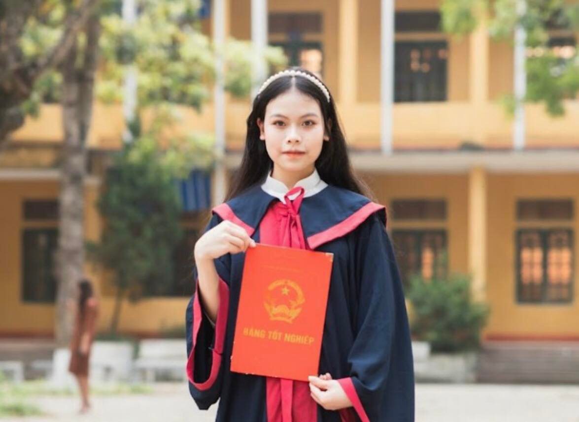 Nguyệt vui mừng báo với gia đình em trúng tuyển vào Đại học Y Thái Bình với số điểm 26,3