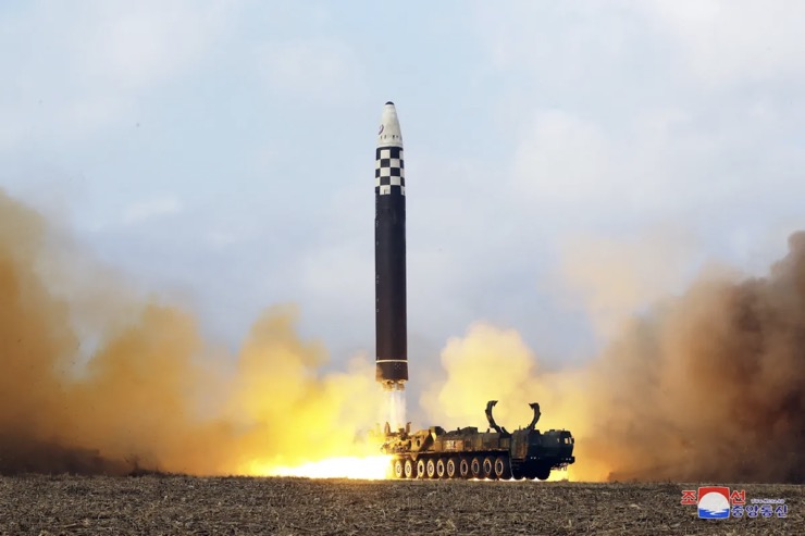 Triều Tiên phóng thử tên lửa đạn đạo liên lục địa vào ngày 18/11. Ảnh: KCNA.