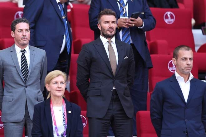 Beckham gây chú ý vì quá đẹp trai khi đứng cạnh hoàng tử Qatar trên sân World Cup 2022 - hình ảnh 3