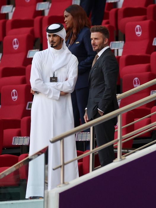 Beckham gây chú ý vì quá đẹp trai khi đứng cạnh hoàng tử Qatar trên sân World Cup 2022 - hình ảnh 1