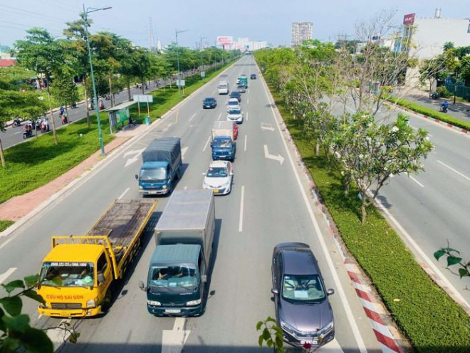 Đường Phạm Văn Đồng là trục đường hướng tâm quan trọng ở cửa ngõ Đông Bắc của thành phố, nối từ sân bay Tân Sơn Nhất đi qua quận Tân Bình, Bình Thạnh, Gò Vấp, TP Thủ Đức