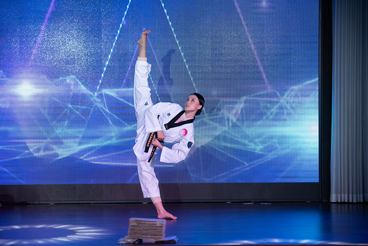 Ở phần thi tài năng của cuộc thi Hoa hậu Việt Nam 2022 diễn ra tối ngày 22/11 vừa qua, Lê Thị Kim Hậu gây ấn tượng mạnh với màn biểu diễn võ thuật mãn nhãn.