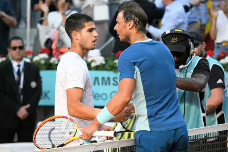 Alcaraz (bên trái) khẳng định không muốn được so với Nadal (phải), bởi 1 Grand Slam hoàn toàn khác so với 22 Grand Slam