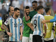 Bóng đá - Cay đắng Messi: Fan Saudi Arabia lấy Ronaldo ra &quot;cà khịa&quot;, ăn mừng gây sốt