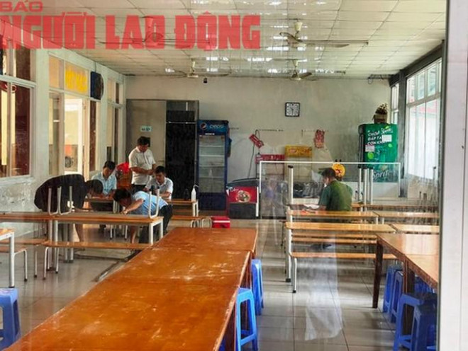 Cơ quan chức năng có mặt tại khu vực nhà ăn Trường iSchool Nha Trang ngày 23-11