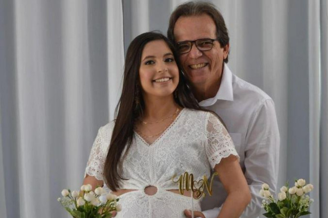 Nữ y tá 23 tuổi kết hôn với chồng U70, choáng váng khi nhận phản ứng tiêu cực - hình ảnh 2