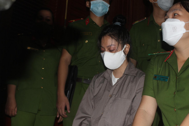 Bị cáo Nguyễn Võ Quỳnh Trang tại phiên xử sơ thẩm lần 1