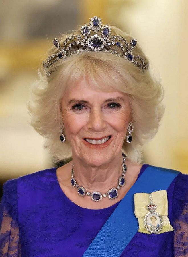 Hoàng hậu Camilla, Công nương Kate đội vương miện của mẹ chồng - hình ảnh 2