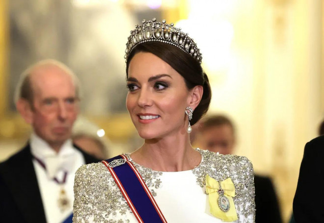 Hoàng hậu Camilla, Công nương Kate đội vương miện của mẹ chồng - hình ảnh 7