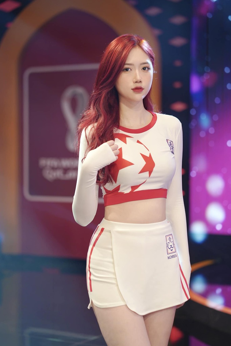 Hot girl Hà thành, Nghệ An đại diện Hàn Quốc, Uruguay bất phân thắng bại từ dáng đến lối mặc - hình ảnh 2