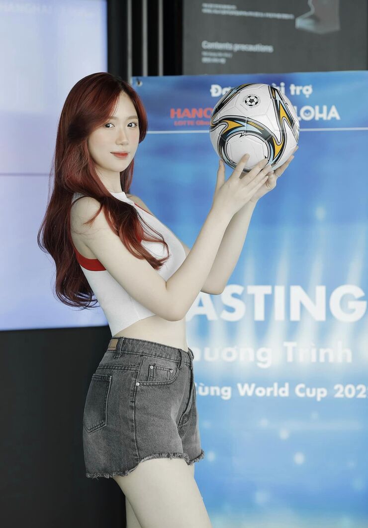 Hot girl Hà thành, Nghệ An đại diện Hàn Quốc, Uruguay bất phân thắng bại từ dáng đến lối mặc - hình ảnh 6