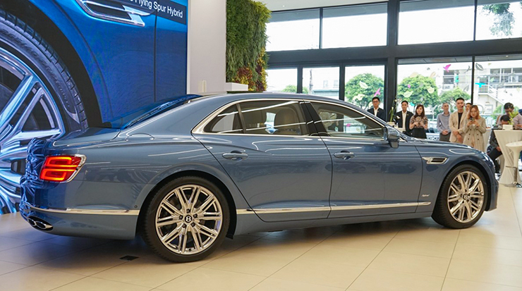 Bentley ra mắt dòng xe Hybrid đầu tiên tại Việt Nam, giá bán từ 16,8 tỷ đồng - 3