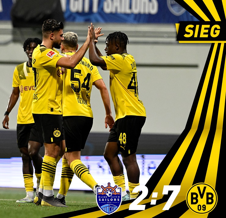 Dortmund thắng đậm 7-2 trên đất Singapore