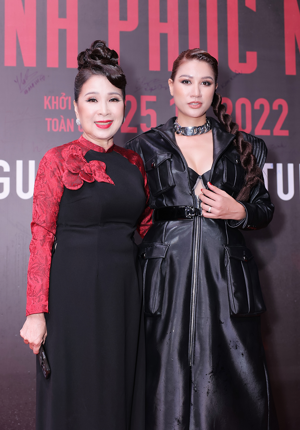Lâm Khánh Chi diện váy xẻ trước nghìn người trên thảm đỏ dài 30m - hình ảnh 7