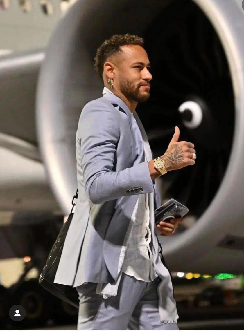 Neymar xuất hiện với vẻ ngoài "nét như Sony" sau thời gian bị chê “bụng bia” - 1