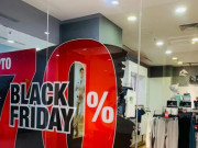 Thị trường - Tiêu dùng - Black Friday: Hàng hiệu đua giảm giá ''khủng'' vẫn... ế