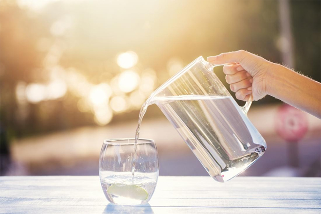 Tạo thói quen uống nước ấm mỗi ngày tốt cho sức khỏe phổi