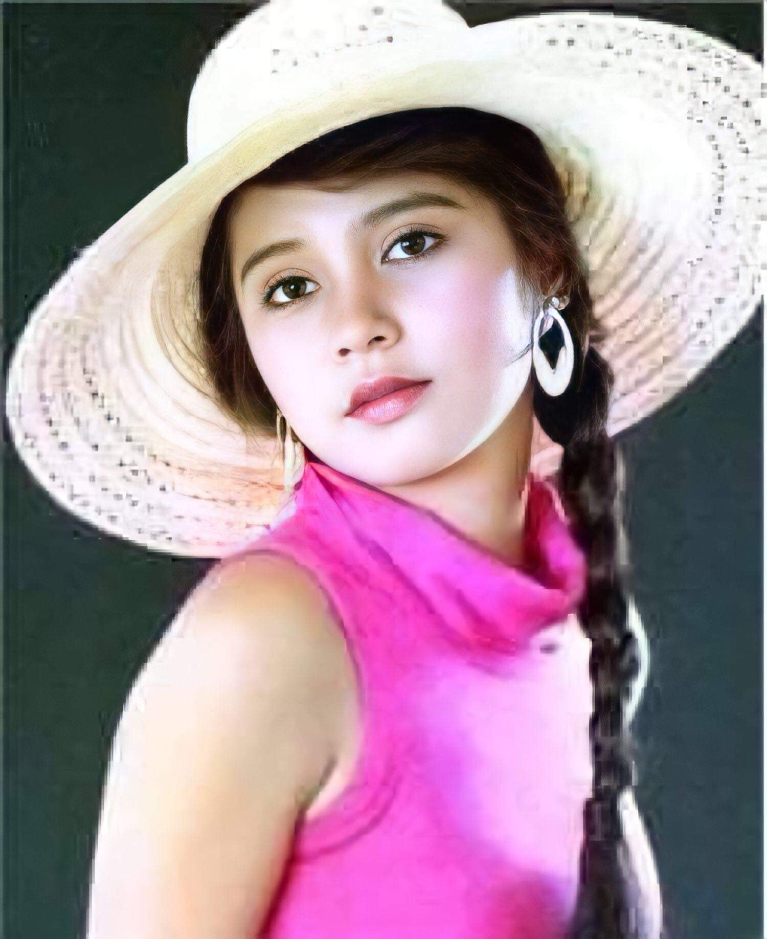 Nữ diễn viên Việt Trinh nổi bật với nhan sắc rung động lòng người.