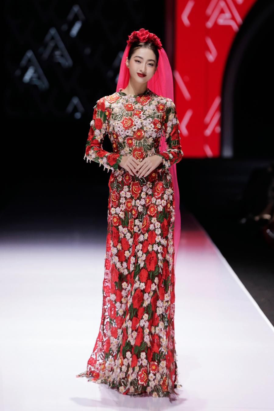 Hoa hậu Đỗ Hà - Lương Thuỳ Linh hoá "nàng thơ" xinh đẹp trên sàn diễn Tuần lễ thời trang - 3