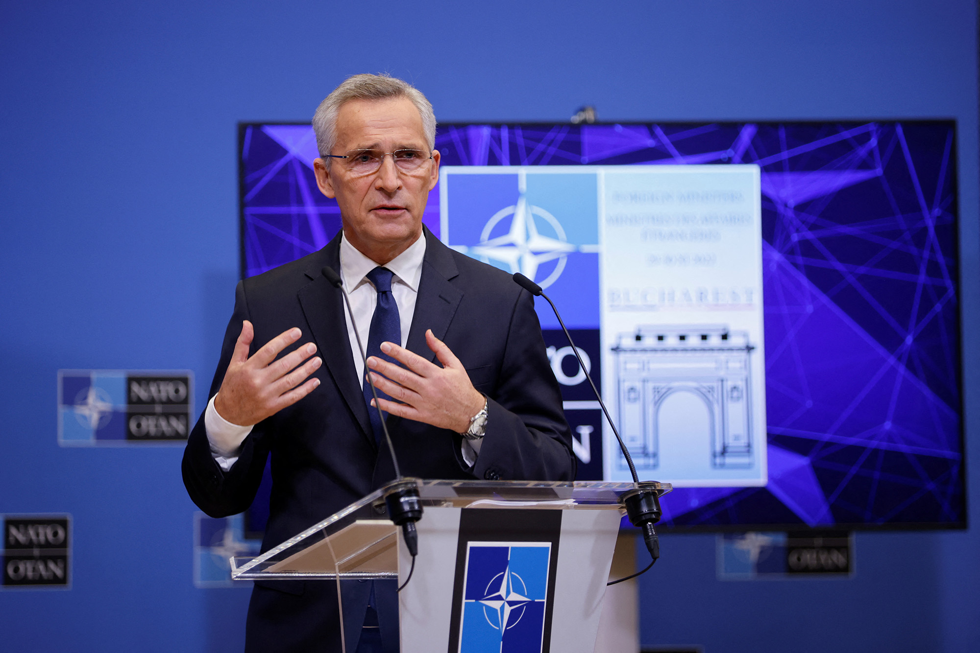 Tổng Thư ký NATO Jens Stoltenberg phát biểu hôm 25/11 (ảnh: CNN)