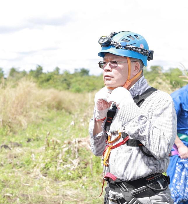 PGS.TS Trần Tân Văn - Viện trưởng Viện Khoa học Địa chất và Khoáng sản (Bộ TN&amp;MT) tham gia đoàn thực tế