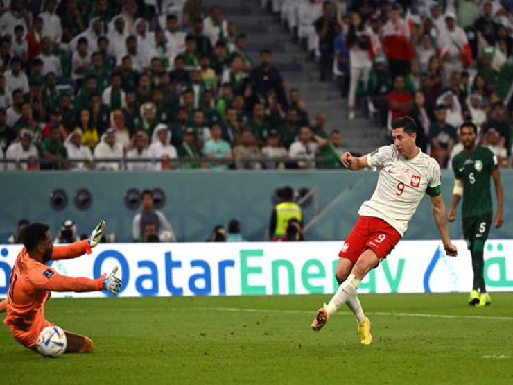 Video highlight Ba Lan - Saudi Arabia: Lewandowski và ”người nhện” phô diễn đẳng cấp