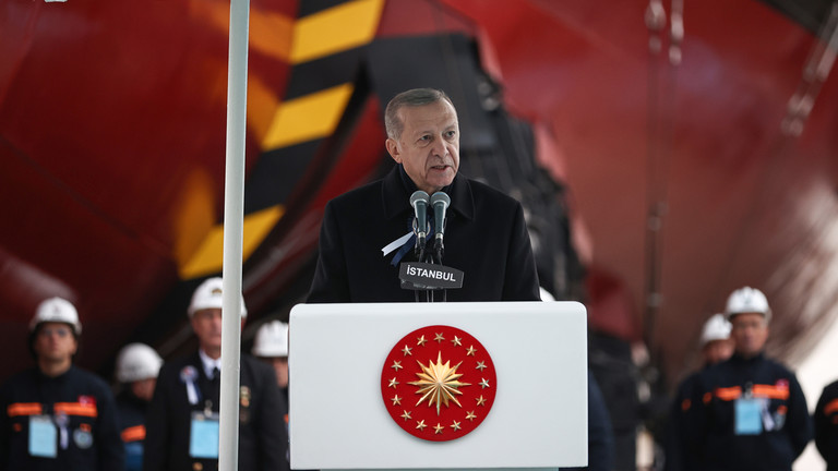 Ông Erdogan khẳng định sẽ tiếp tục truy quét người Kurd, đồng minh của Mỹ ở Iraq và Syria.