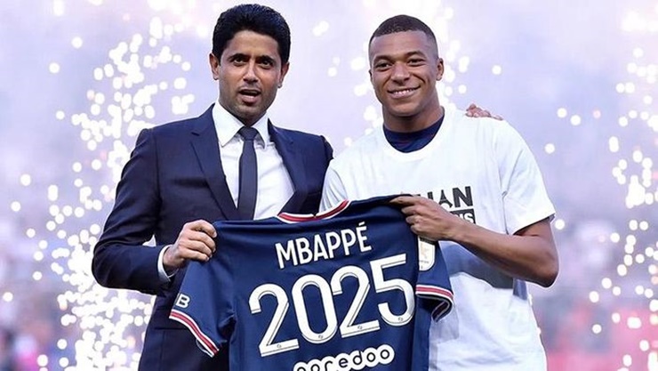 Bản hợp đồng khiến anh ở lại sân Parc des Princes đến 2025 đưa về cho anh khoảng 110 triệu USD (hơn 2000 tỷ đồng) tiền lương và một phần tiền thưởng.
