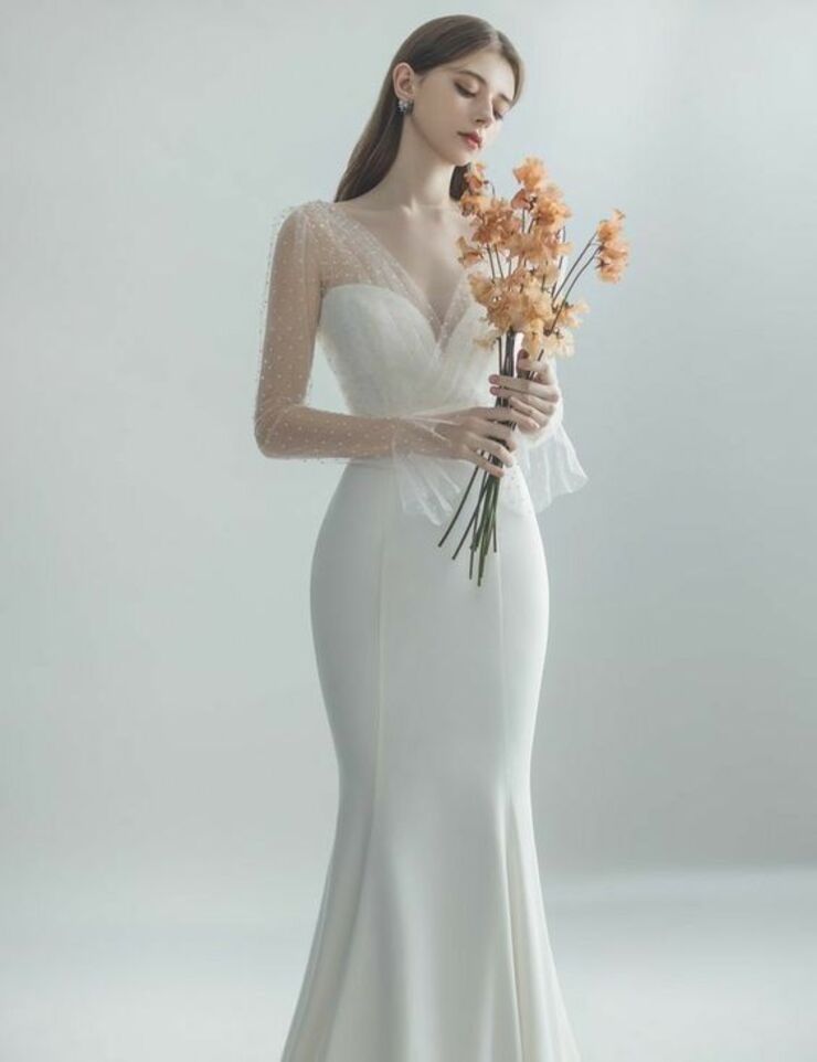 Các người mẫu Đông Âu trong trang phục váy cưới khiến ai nhìn cũng phải xiêu lòng. 
