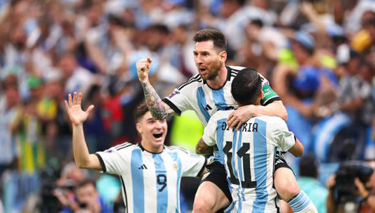 "El Pulga" tuyên bố giờ mới là lúc Argentina bắt đầu chiến dịch săn cúp vàng World Cup 2022 và quyết tâm đánh bại Ba Lan của Lewandowski để tự quyết tấm vé đi tiếp