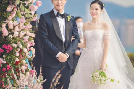 Vợ chồng Hyun Bin nhận chúc phúc con trai đầu lòng