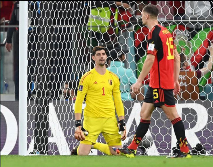 Courtois mắc lỗi khiến Bỉ thua sốc Morocco: Fan Liverpool &#34;ném đá&#34; dữ dội - 2