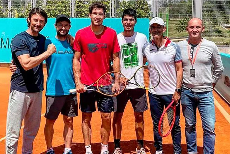 Pablo Carreno Busta và Carlos Alcaraz sẽ so tài nhau trên một trường đấu bò ở Murcia ngày 23/12