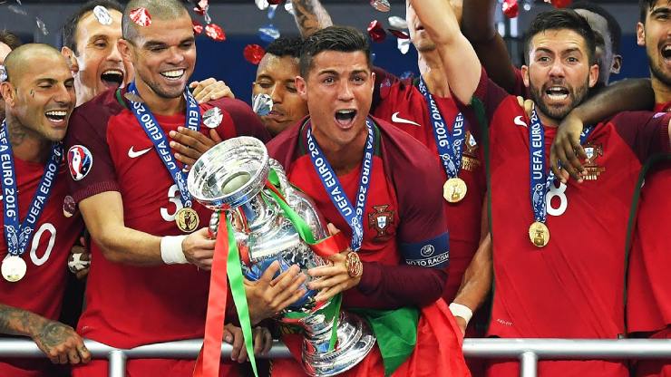 Bồ Đào Nha giành vé sớm lại vào “nhánh thơm”, Ronaldo mơ cúp vàng World Cup - 2