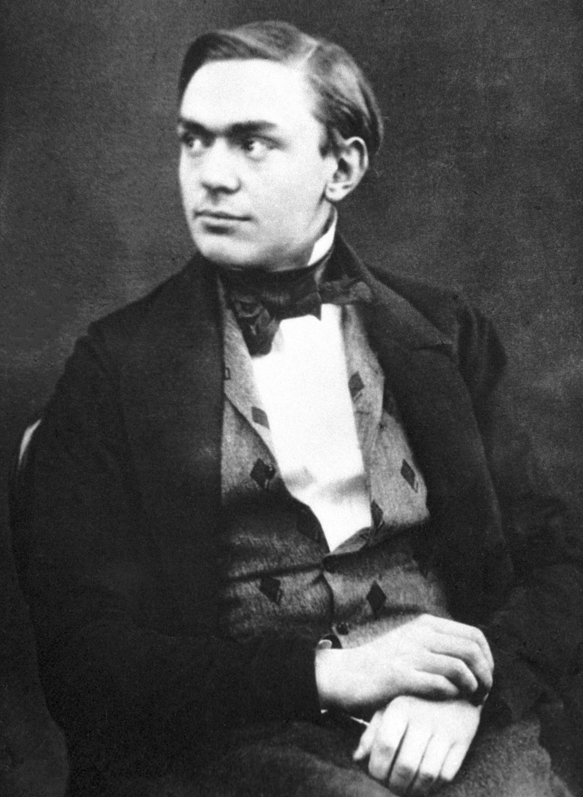 Cuộc đời của Alfred Nobel: Chỉ học tiểu học nhưng có tới 200 bằng sáng chế - 2