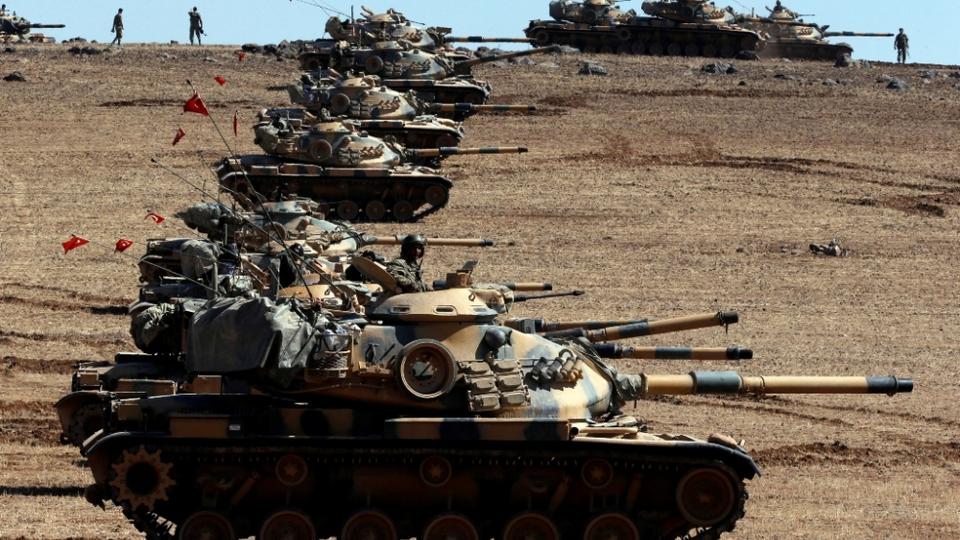 Đoàn xe tăng Thổ Nhĩ Kỳ tập trung ở khu vực biên giới giáp Iraq.