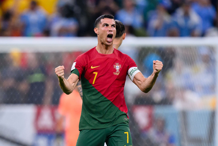Ronaldo ăn mừng đầy cảm xúc trong bàn thắng đầu tiên của ĐT Bồ Đào Nha