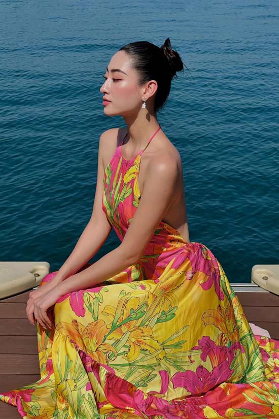 Hoa hậu Lương Thùy Linh mặc váy dáng yếm được khen đẹp đỉnh cao nhờ sự tinh tế và mềm mại.