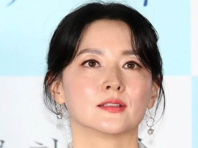 Bí quyết trẻ mãi không già của Lee Young Ae ở tuổi 51