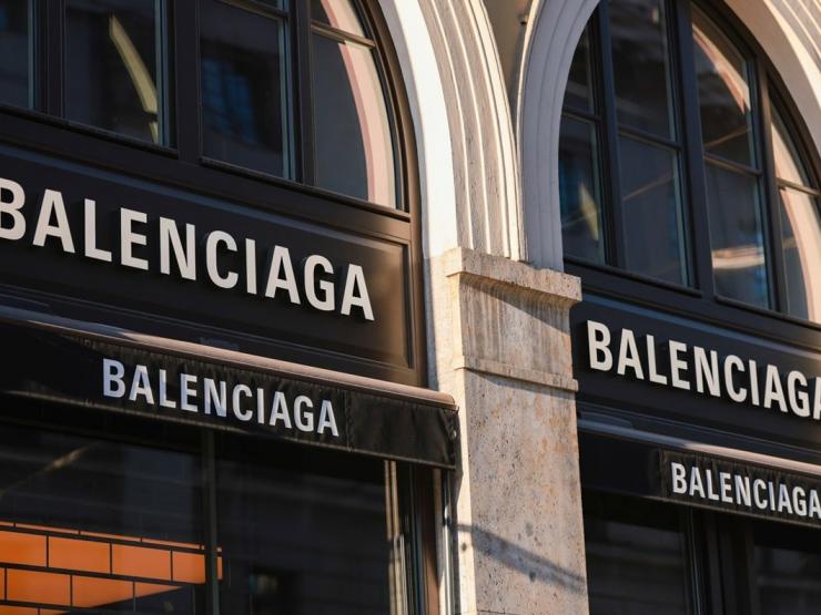 Balenciaga đòi bồi thường 25 triệu đô la Mỹ vụ ồn ào quảng cáo trẻ em phản cảm